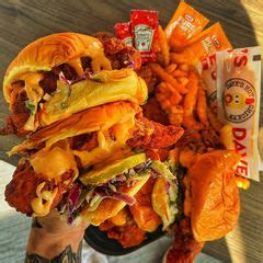 Dave S Hot Chicken Queen Street Restaurant Menu Prices Halal Photos Reviews