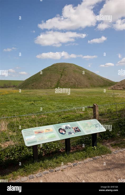 Silbury Hill Near Avebury Wiltshire England Uk Stock Photo Alamy