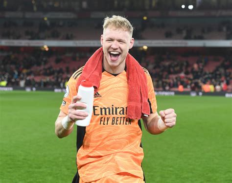 Photo Aaron Ramsdale Celebrates Bernd Lenos Arsenal Performance