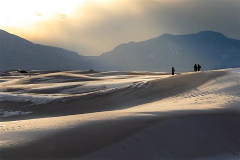 Admiring The Dunes Some Hikers Admire The Last Warm Light Flickr