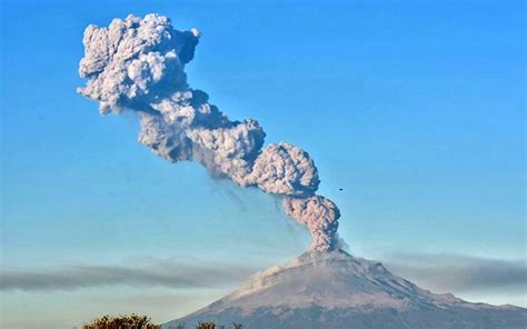 Video Popocatépetl registra explosión con columna de ceniza El Sol