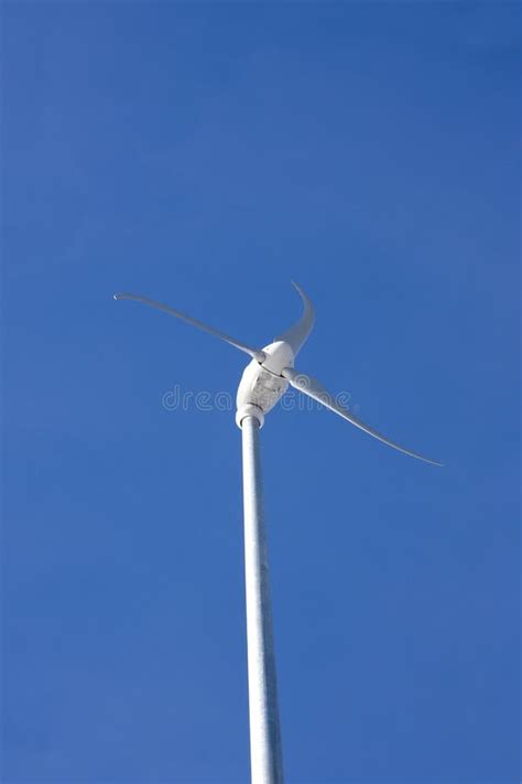 Petite Turbine De Vent Photo Stock Image Du Supportez 24502708