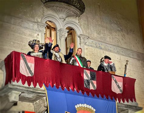 Verr S Il Ballo In Maschera Fa Calare Il Sipario Sul Carnevale Aosta