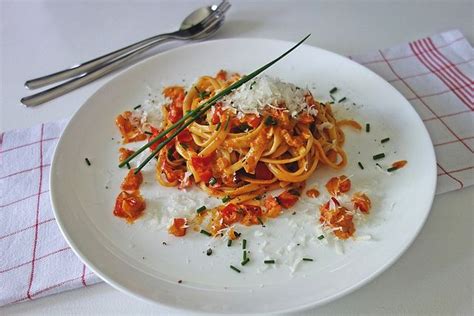 Bandnudeln an Paprika Rahm Soße mit Hüttenkäse von cschoenbrodt Chefkoch