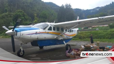 Detik Detik Kkb Tembak Pesawat Asean Air Saat Mendarat Di Beoga