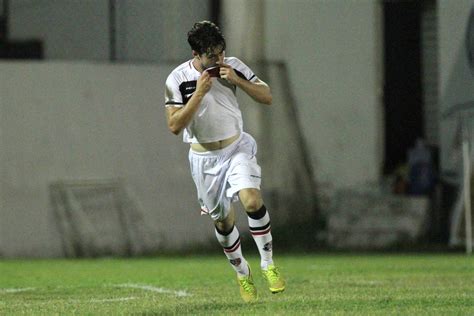 Santa Cruz aguarda posição do Botafogo e quer dinheiro da venda de João