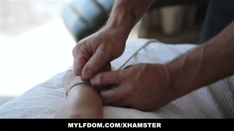 MILF متعرج يحصل على ربط ومارس الجنس Xalabahia