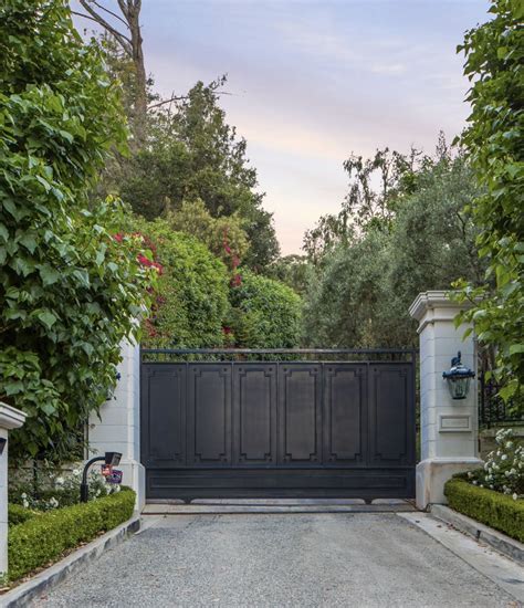 Driveway Entrance Landscaping Driveway Design Outdoor Landscaping