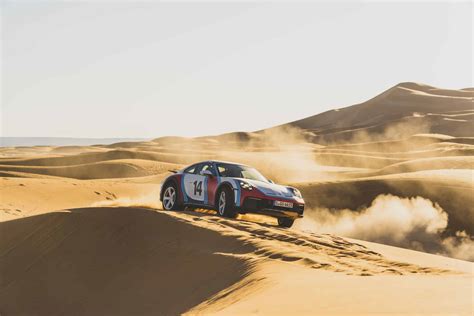 Porsche 911 Dakar Spektakulär durch Wüste