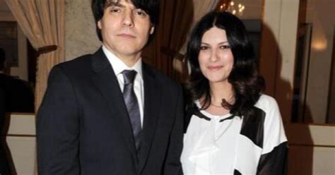 Dopo 18 Anni Laura Pausini Si Sposa Con Paolo Carta Gazzetta Di Parma