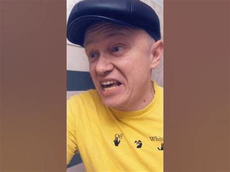 Дед и телефон 😂 #shorts - YouTube