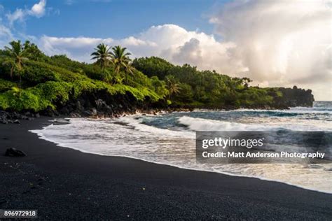 Hawaii Black Sand Beach Photos and Premium High Res Pictures - Getty Images