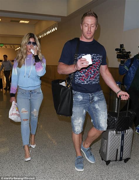 Kim Zolciak Flashes Her Cleavage With Husband In Atlanta Daily Mail