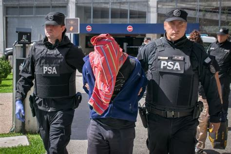 Ocho Detenidos Tras Intentar Traficar 43 Kilos De Cocaína En La Bodega De Un Avión Operativo