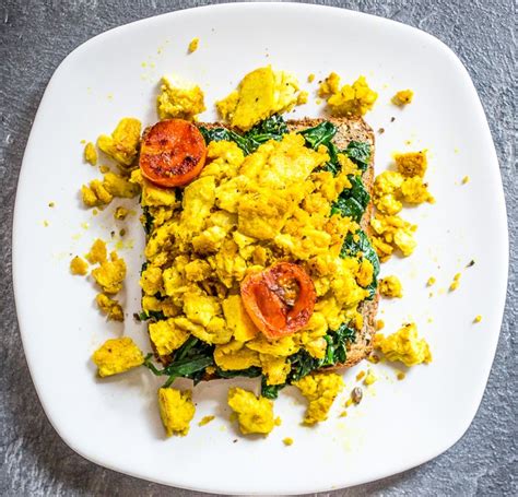 One Pot Tofu Scramble With Spinach And Tomatoes Planet Veggie