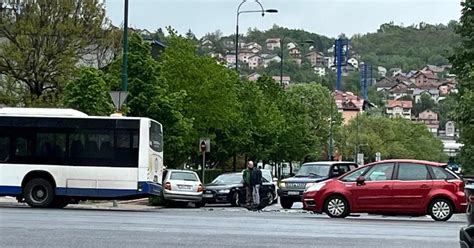 Sudar Etiri Automobila U Sarajevu Ima Povrije Enih