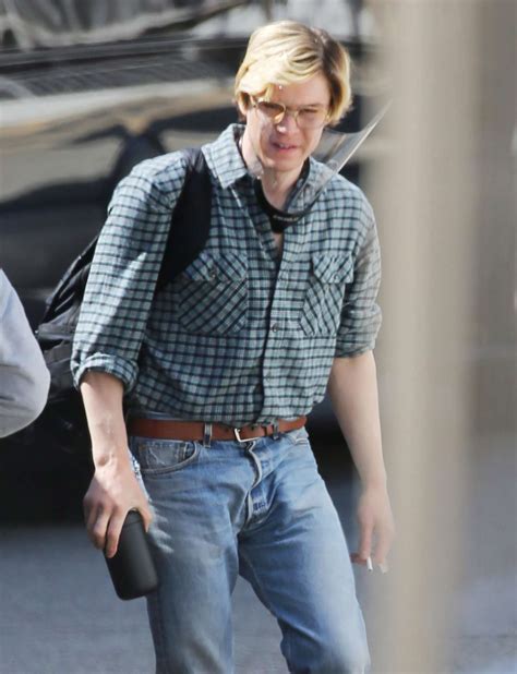 Evan Peters As Jeffrey Dahmer In First Set Photo From Netflix Show