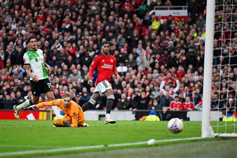 WATCH Marcus Rashford Misses Golden Chance For Manchester United Vs