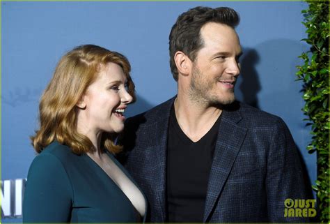 Photo Chris Pratt Bryce Dallas Howard Celebrate Jurassic World The Ride Grand Opening