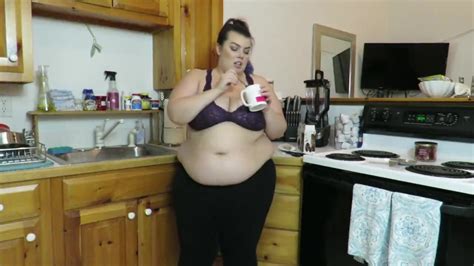 BBW Chloe Eating ThisVid