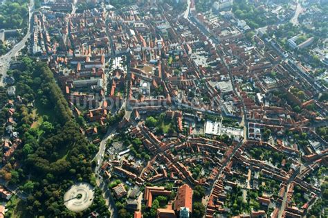 Lüneburg von oben Stadtzentrum im Innenstadtbereich in Lüneburg im