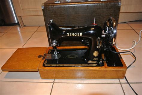 Singer 99K Electric Sewing Machine With Instruction Manuals Motor