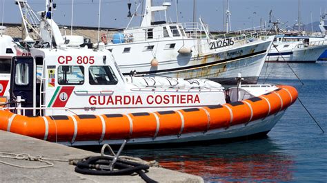 Arbatax Tortolì barca si ribalta durante lezione di vela muore una bimba