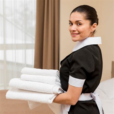 Femme De Chambre Dans La Chambre Dhôtel Télécharger Des Photos