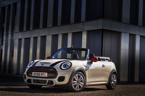 Mini Reveals Updated 2019 Cooper S Jcw For Europe Carscoops