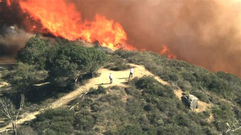 Las Llamas De Feroces Incendios En California Arrasan Varias Casas