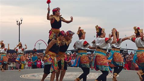 Tari Makepung Pada Peresmian Sirkuit All In One Jembrana Pukau Ribuan