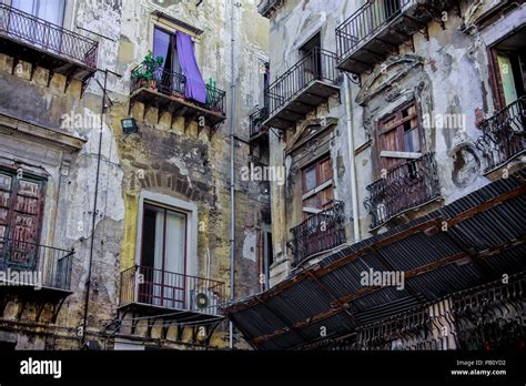 Old Houses In Palermo Sicily Italy Stock Photo Alamy