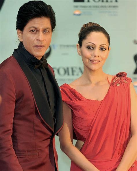 Something about Shah Rukh Khan upsets his wife Gauri! - Bollywoodlife.com