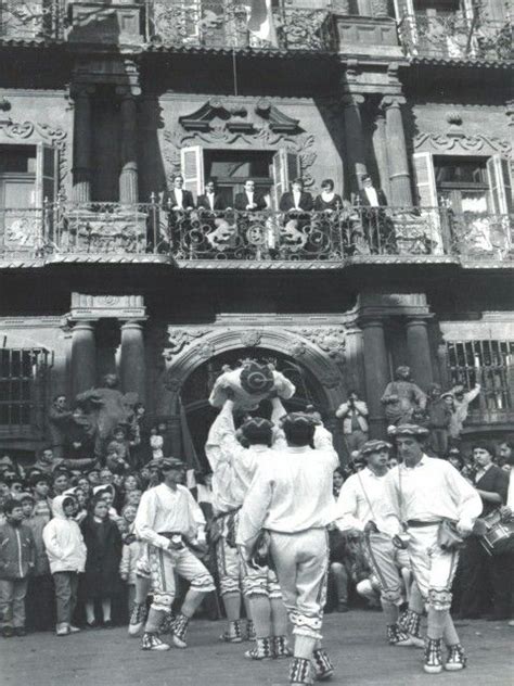 Participación del Grupo Municipal de Dantzaris en la procesión de San