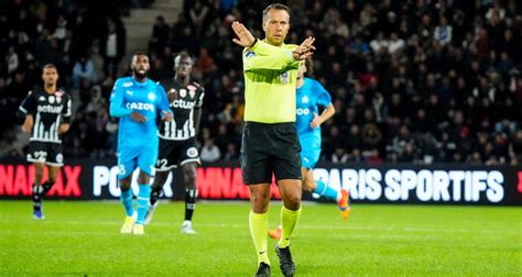 Asse Psg Om Ol Fc Nantes Rc Lens Losc Rennes Nice Un Arbitre