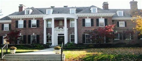 A Large Brick Building With Many Windows And Steps Leading Up To The