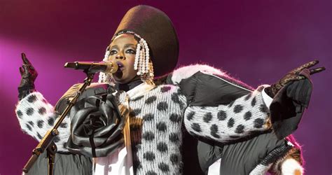 Lauryn Hill Postpones 2023 Tour Dates Due To “serious Vocal Strain”