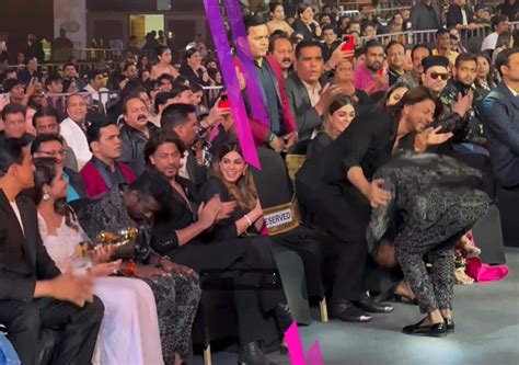 Zee Cine Awards 2024: Atlee touches Shah Rukh Khan’s feet after winning ...