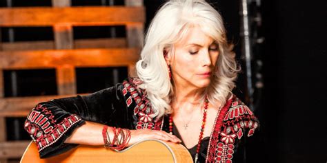 4 Emmylou Harris Songs That Stand The Test Of Time News