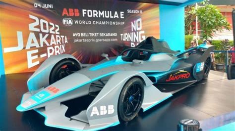 Jakpro Pamerkan Replika Mobil Balap Formula E Saat CFD Di Bundaran HI