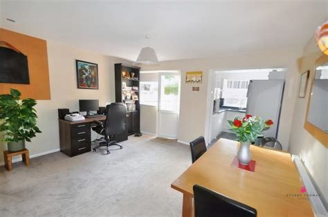 Willow Walk Hadleigh 2 Bed Terraced House For Sale 325 000