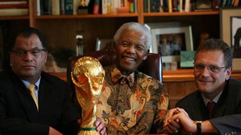 Mandela welcomes World Cup trophy | SBS News