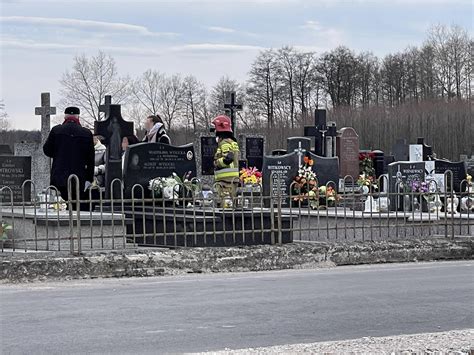 Płyta nagrobna przygniotła 1 5 rocznego chłopca Straszna tragedia na