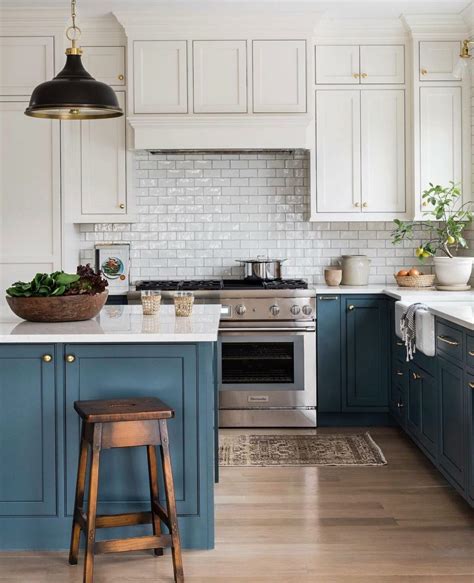 33 Fabulous Ideas For Farmhouse Two Tone Kitchen Cabinets