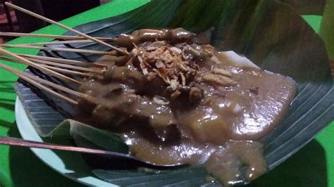 Snacking with Padang Satay (Sate Padang) - jonywijaya.com