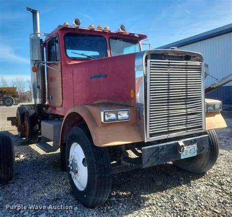 1987 Freightliner Conventional Truck Cab And Chassis In Chaffee Mo