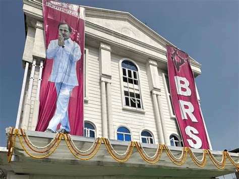 Kcr Inaugurates Brs S Central Party Office In Delhi