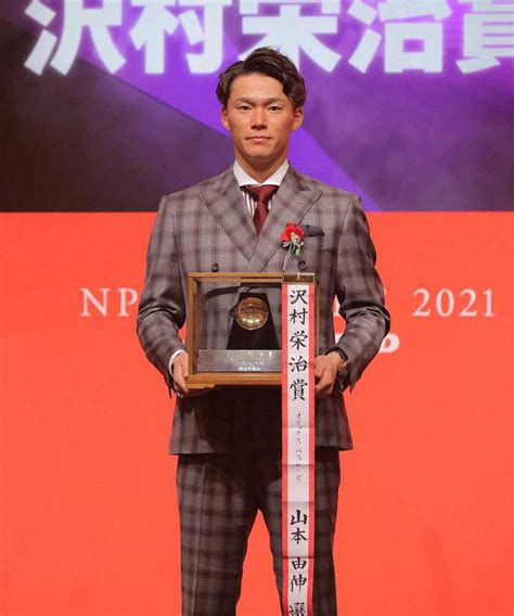 【npb Awards 2021 第2部】 沢村賞を受賞したオリックス・山本由伸＝都内ホテルで（代表撮影） ― スポニチ Sponichi