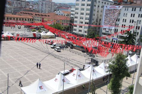 Samsun Cumhuriyet Meydanı 15 Temmuz etkinlikleri için hazırlanıyor