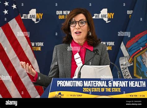 Kathy Hochul enthüllt am 4 Januar 2024 in New York City den dritten